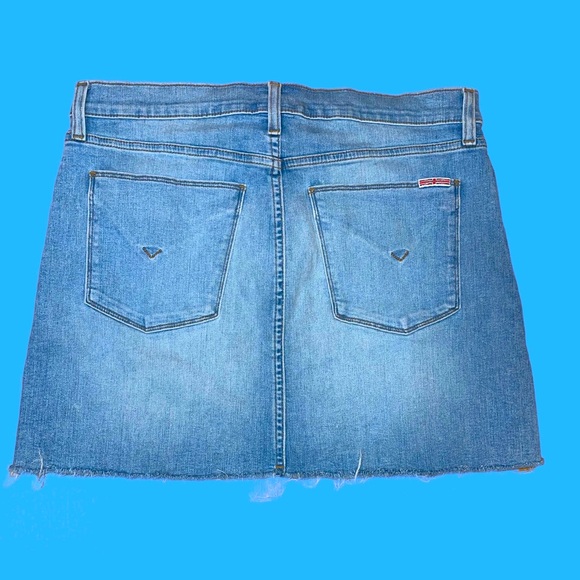 #18- NWOT HUDSON VIVID FRAY HEM DENIM MINISKIRT IN PROPHECY, SIZE 31 - Picture 2 of 9